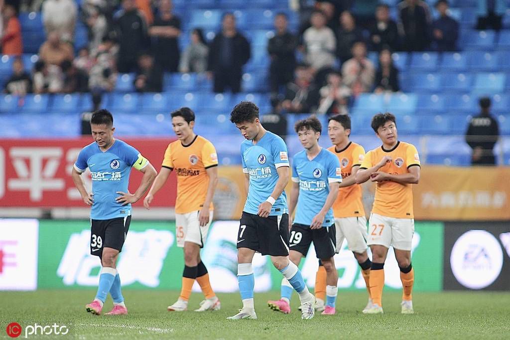 冒犯了叶大师，还不跪下。